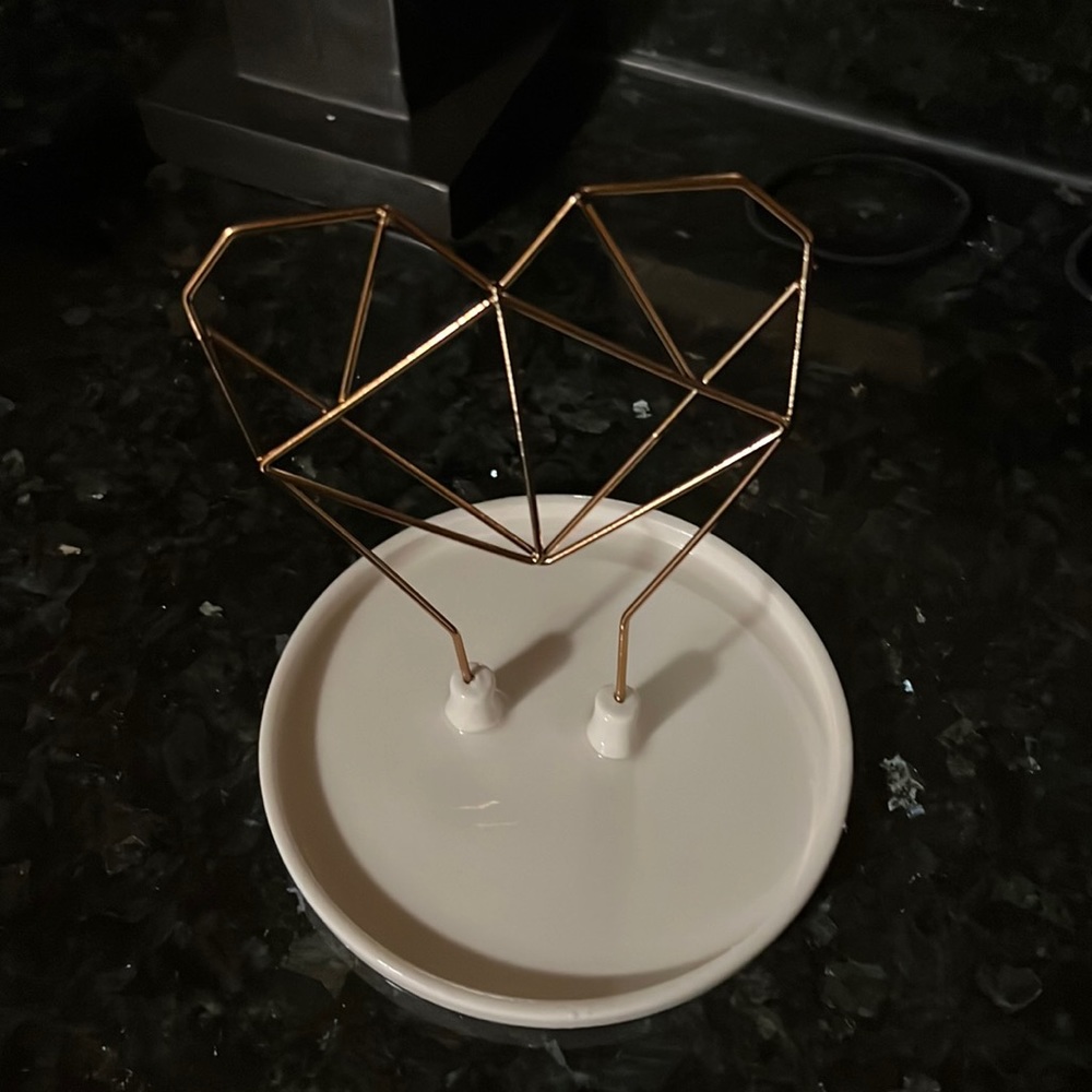 Coxet Wire Heart Ceramic Jewelry Holder. Brand new in box. Anthropology